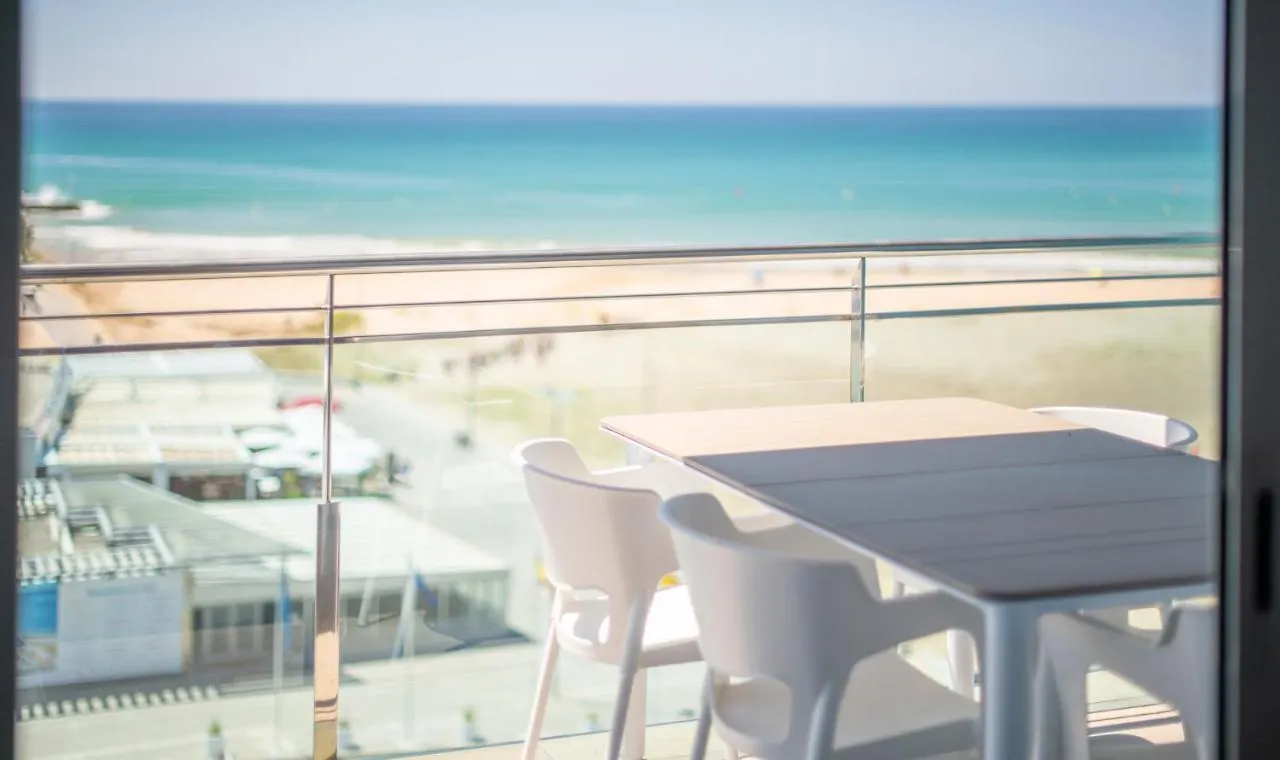 R130 Beachfront Apartment With Air Conditionner Segur de Calafell