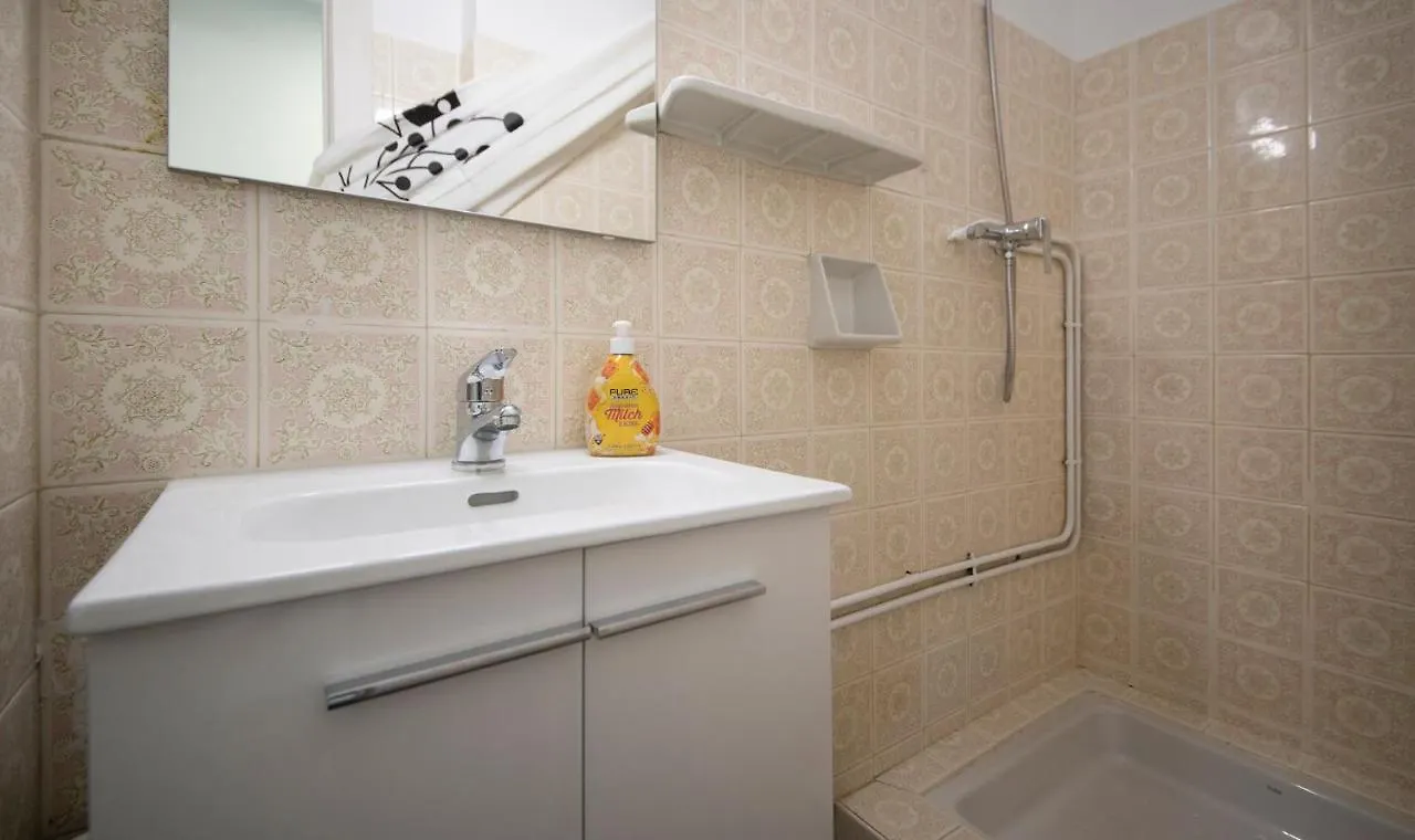 R130 Beachfront Apartment With Air Conditionner سيجور دي كالافيل